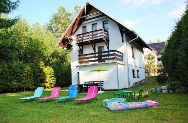 Domek nad jeziorem Rzuno na Kaszubach