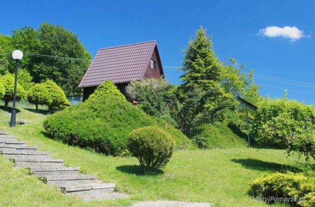 Mały domek na Kaszubach nad jeziorem